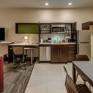 King Suite Hearing Access or Non-Smoking